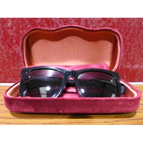 3103 - Pair ofGucci Gg0057Sk 006 56X18  shiny black plastic sunglasses(282-155)  * This lot is subject to v... 