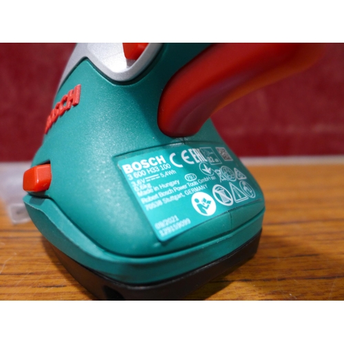 3112 - Bosch Cordless Isio shrub and grass shear set (282-616)  * This lot is subject to vat