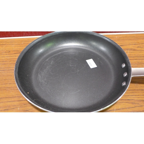 3159 - Tramontina Fry Pan 30cm      (282-324)  * This lot is subject to vat