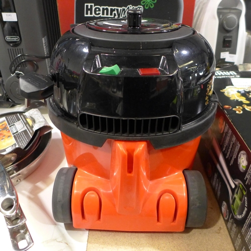 3239 - Henry Micro Hi-Flo Vacuum Cleaner - model 900671/HVR200M  , Original RRP £129.99 + vat (282-498)  * ... 