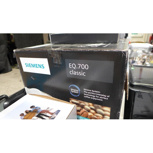 3268 - Siemens Eq700 Bean To Cup coffee machine, Original RRP £645.83 + vat (282-158)  * This lot is subjec... 