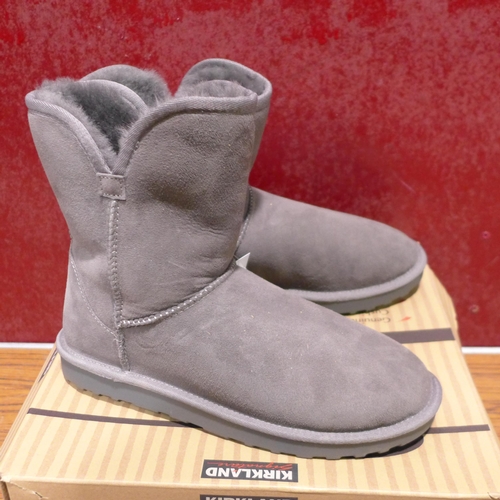 3408 - Pair of women's grey Shearling boots, UK size 6 * this lot is subject to VAT