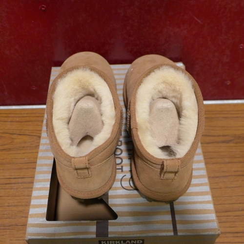 3411 - Pair of children's chestnut Shearling boots, UK size 3 * this lot is subject to VAT