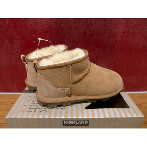 3413 - Pair of children's chestnut Shearling boots, UK size 2 * this lot is subject to VAT