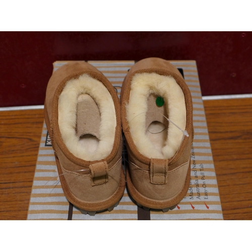 3413 - Pair of children's chestnut Shearling boots, UK size 2 * this lot is subject to VAT