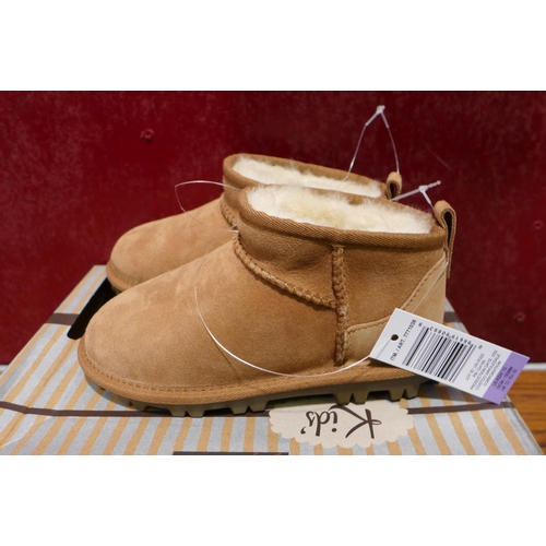 3415 - Pair of children's chestnut Shearling boots, UK size 12 * this lot is subject to VAT