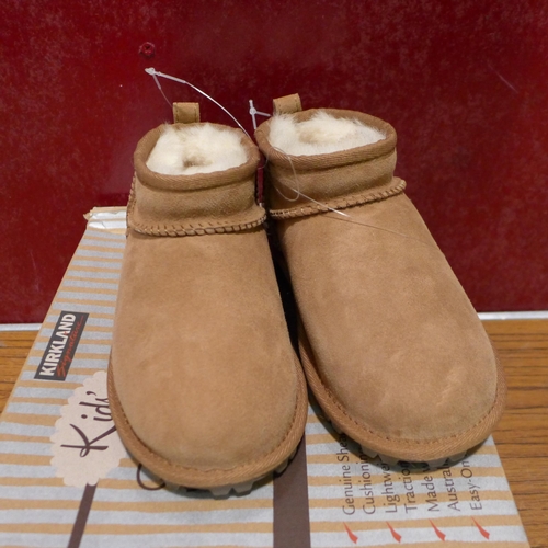 3415 - Pair of children's chestnut Shearling boots, UK size 12 * this lot is subject to VAT