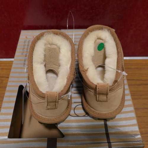 3415 - Pair of children's chestnut Shearling boots, UK size 12 * this lot is subject to VAT