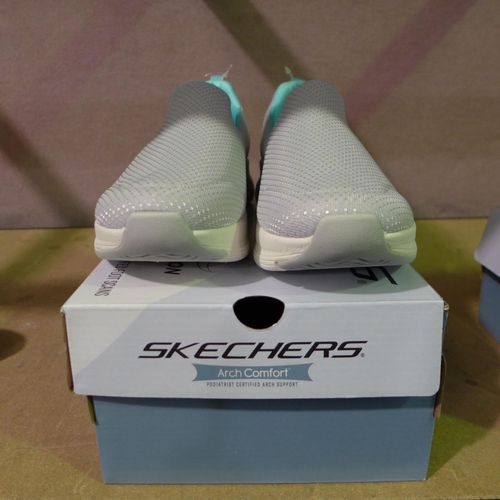 3432 - Pair of women's grey Arch Comfort Skechers UK size 5 * this lot is subject to VAT