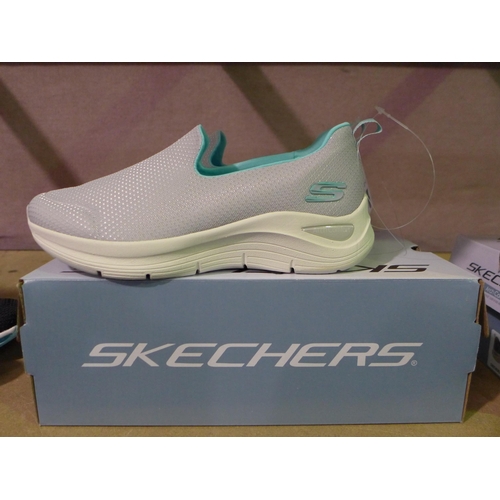 3432 - Pair of women's grey Arch Comfort Skechers UK size 5 * this lot is subject to VAT