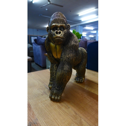 1324 - A decorative resin gorilla, H 32cms (2918722)   #