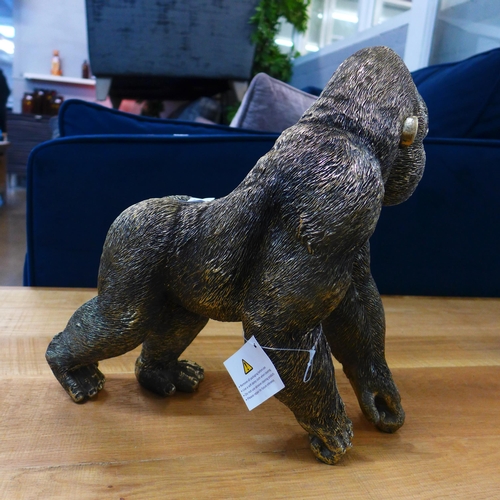 1324 - A decorative resin gorilla, H 32cms (2918722)   #