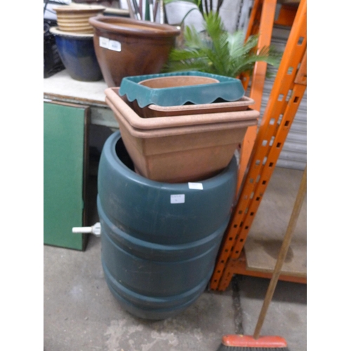 2437 - Water butt, tap kit, folding gardening stool and 5 plastic plant pots