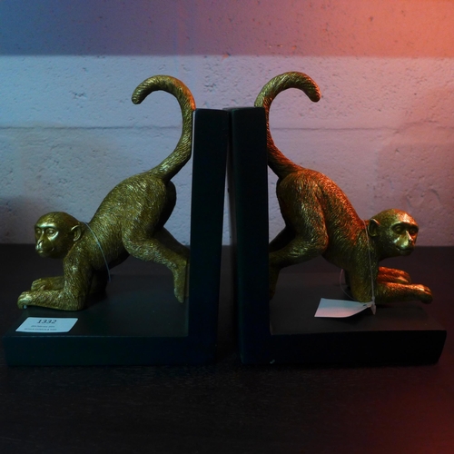 1327 - A pair of monkey bookends, H 20cms (701717)   #