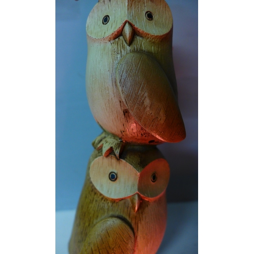 1331 - A wood effect owl trio tower, H 17cms (3033307)   #