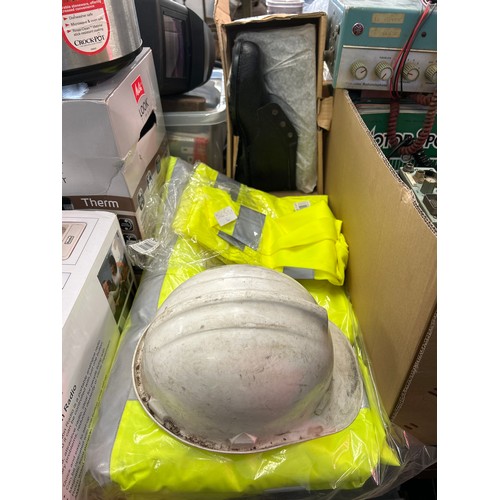 2083 - Safety/site clothing bundle: hard hat, steel toe cap safety shoes plus hi-vis coat and vests, unused