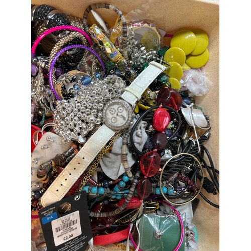 2272 - Approx 150 items of mixed costume jewellery and watches