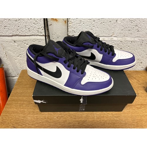 2300 - Nike Air Jordan Court purple size 7 lo-top trainers