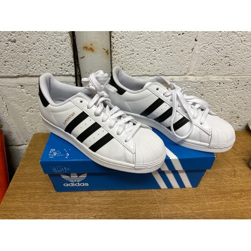 2302 - Adidas Superstar size 7 white/black trainers