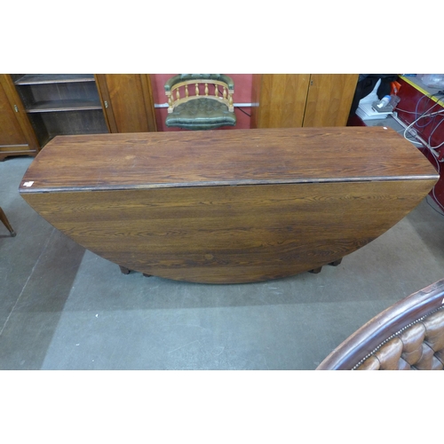 117 - A large George III style oak gateleg wake table