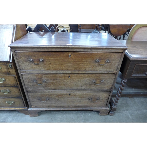 119 - A George III mahogany chest of drawers