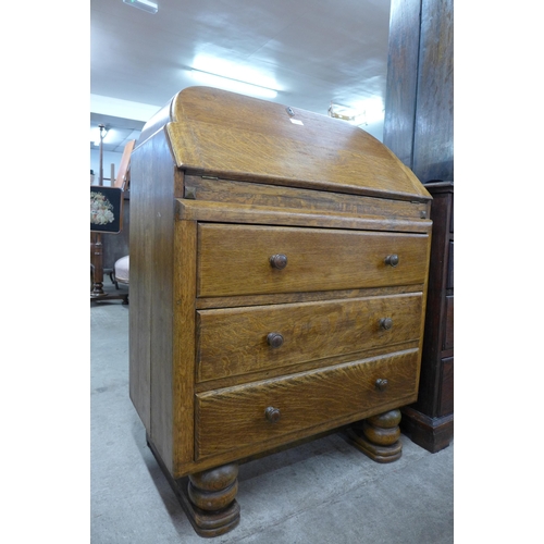 123 - An oak bureau