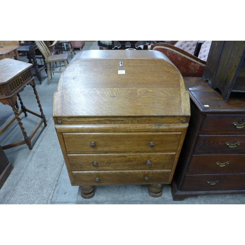 123 - An oak bureau