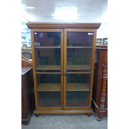 125 - A Victorian oak two door bookcase