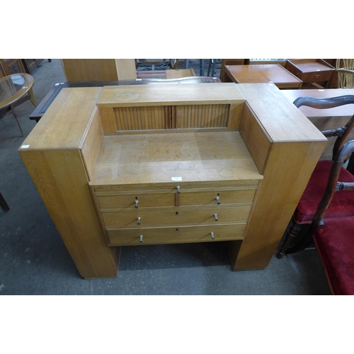 136 - An Art Deco style oak clerks desk