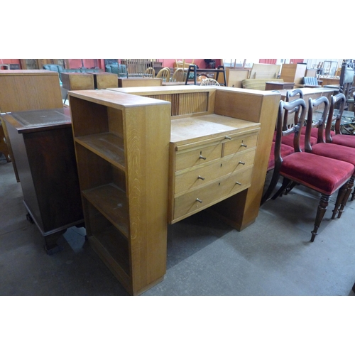 136 - An Art Deco style oak clerks desk