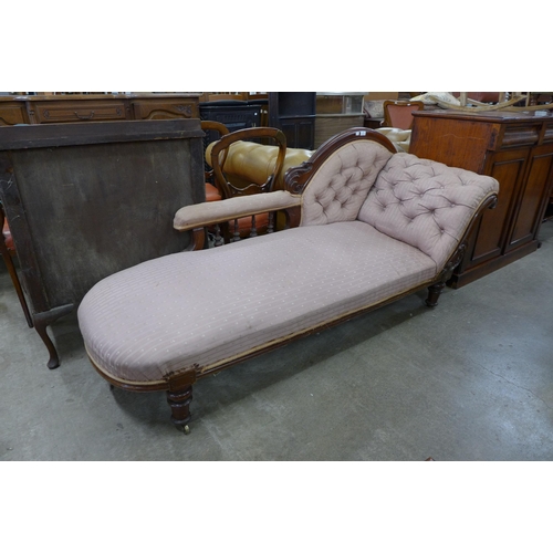 178 - A Victorian mahogany and fabric upholstered chaise longue