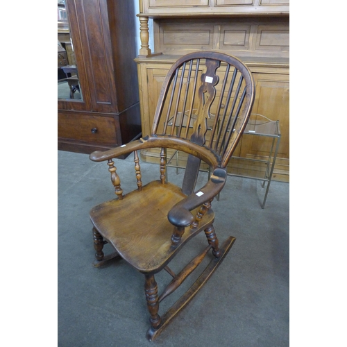 189 - A 19th Century elm and yew wood Windsor rocking chair