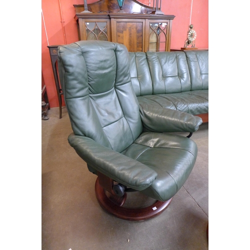 45 - A Norwegian Ekornes beech and green leather Stressless five piece suite, comprising; settee, two arm... 