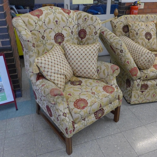 91 - A David Gundry Manhattan five piece lounge suite, comprising; two Knole settees, two wingback armcha... 