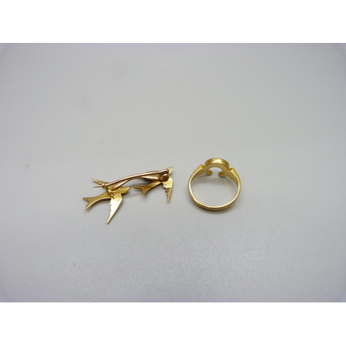 1000 - A small 18ct gold seed pearl ring, 2.7g, H, and a yellow metal swallow brooch set with pearls, brooc... 