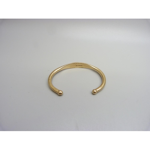 1003 - A 9ct gold bangle, 21.5g, back opening 32mm