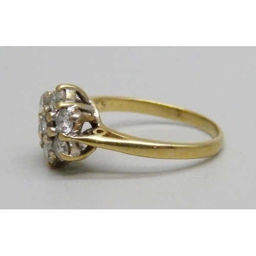 1024 - An 18ct gold and diamond cluster ring, 3.1g, K