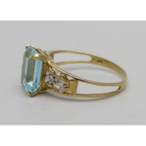 1037 - A 9ct gold, topaz and diamond ring, 2g, O