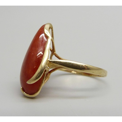 1040 - A 14ct gold and red jade ring, 3.2g, I