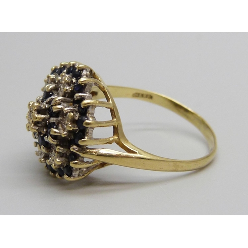 1068 - A large 18ct gold, sapphire and diamond cluster ring, 6g, T