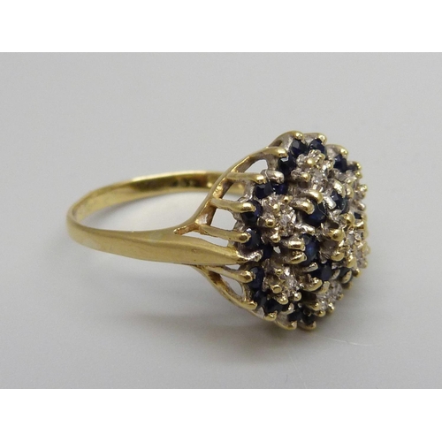 1068 - A large 18ct gold, sapphire and diamond cluster ring, 6g, T