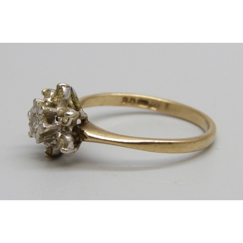 1096 - A 9ct gold and diamond cluster ring, 2.2g, N