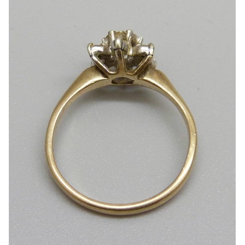 1096 - A 9ct gold and diamond cluster ring, 2.2g, N