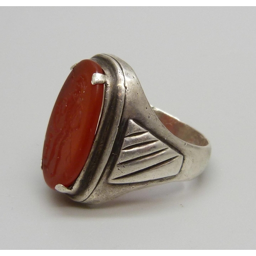 1125 - A gentleman's large silver ring with intaglio, X