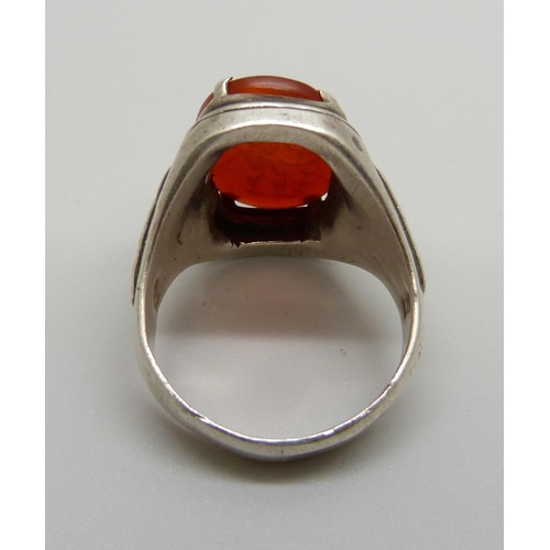 1125 - A gentleman's large silver ring with intaglio, X