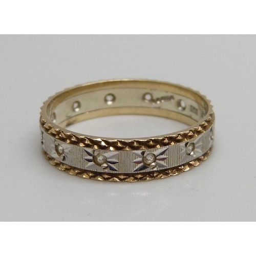 1134 - A 9ct gold eternity ring, 2.4g, R