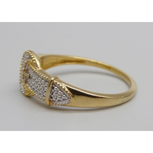 1147 - A silver gilt buckle ring with diamond accent, R