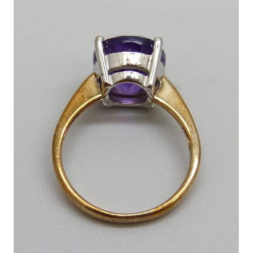 1151 - A 9ct gold amethyst solitaire ring, 3.3g, M