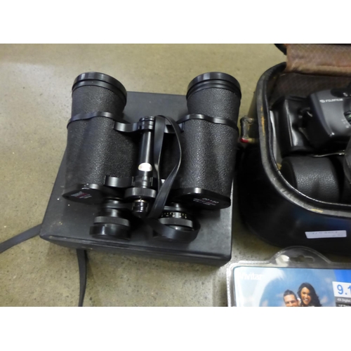 1158 - Cameras and camera equipment and a pair of binoculars **PLEASE NOTE THIS LOT IS NOT ELIGIBLE FOR POS... 