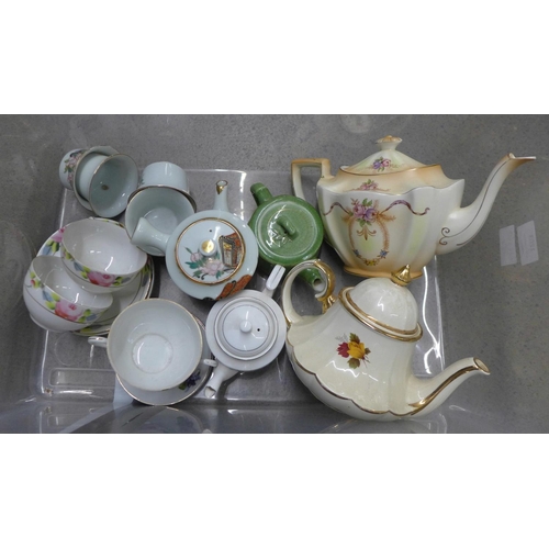 1203 - Teapots and other mixed china **PLEASE NOTE THIS LOT IS NOT ELIGIBLE FOR POSTING AND PACKING**